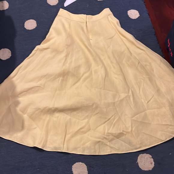 Yellow madewell skirt lightly used with zipper at the top size 4 women’s! - Picture 4 of 7